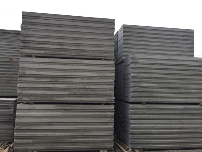 庫(kù)存中的輕質(zhì)隔墻板